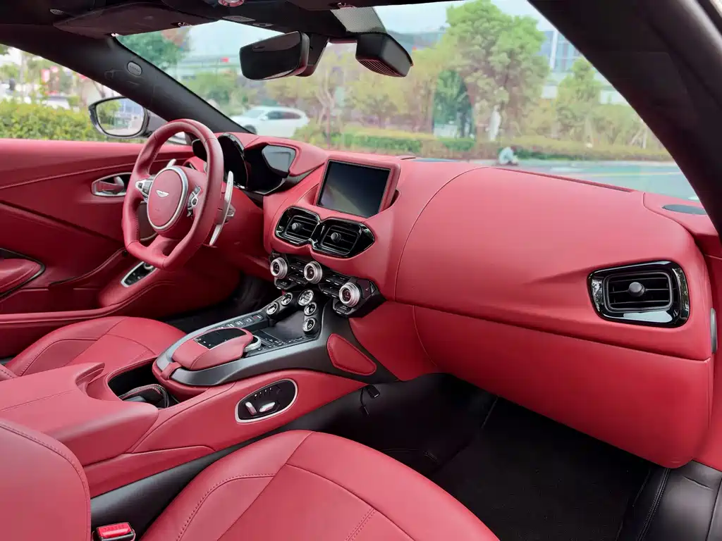 Aston Martin V8 Vantage — миниатюра 6