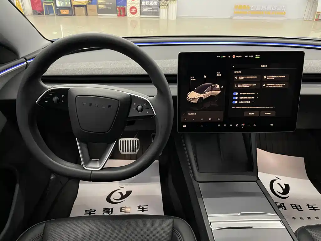 TESLA MODEL 3