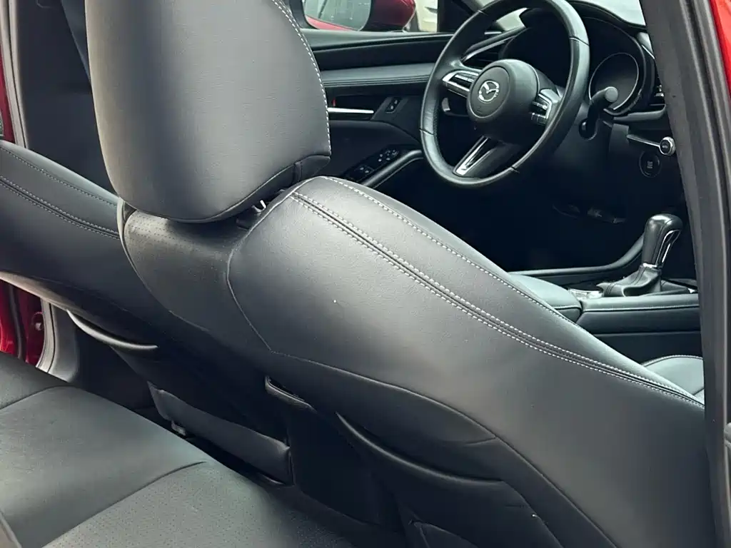 Mazda 3 Axela - фото 8