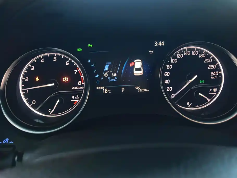 Toyota Camry — миниатюра 14