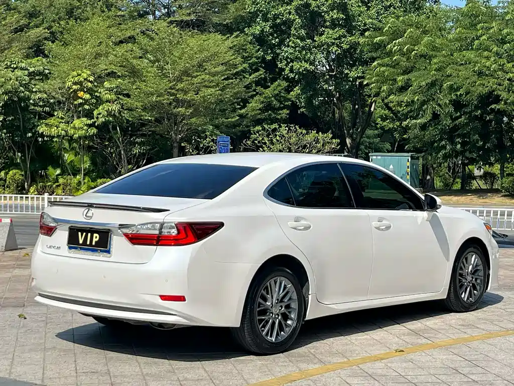 Lexus ES — миниатюра 2