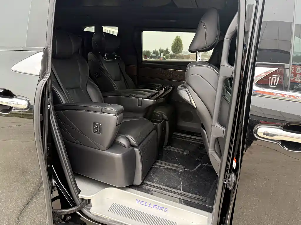 Toyota Vellfire — миниатюра 5