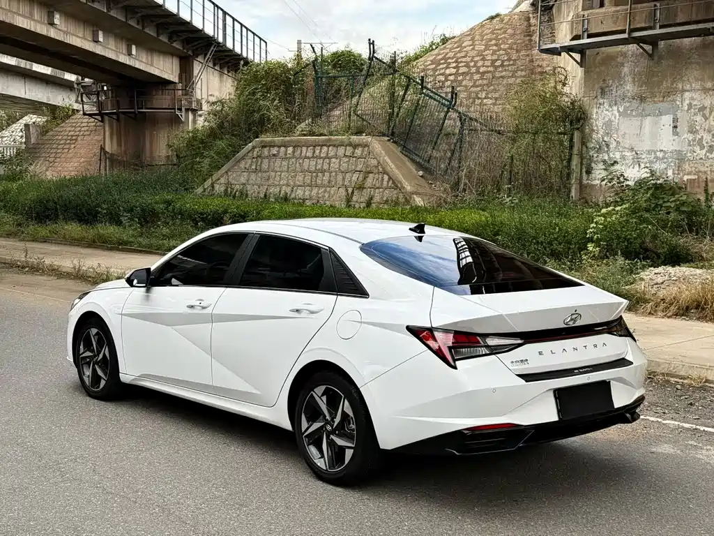 Hyundai Elantra — миниатюра 3