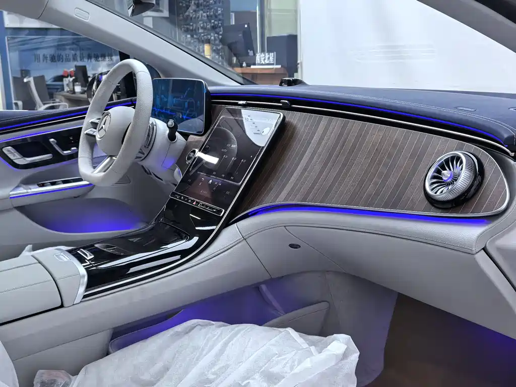 Mercedes-Benz EQE 2025 500 4MATIC