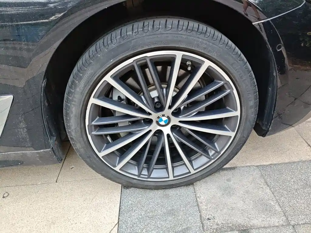 BMW 5 Series — миниатюра 24