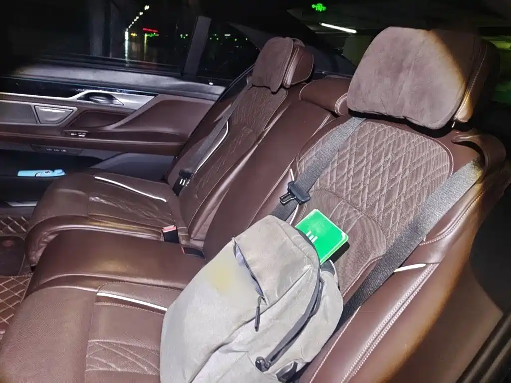 BMW 7 Series — миниатюра 15