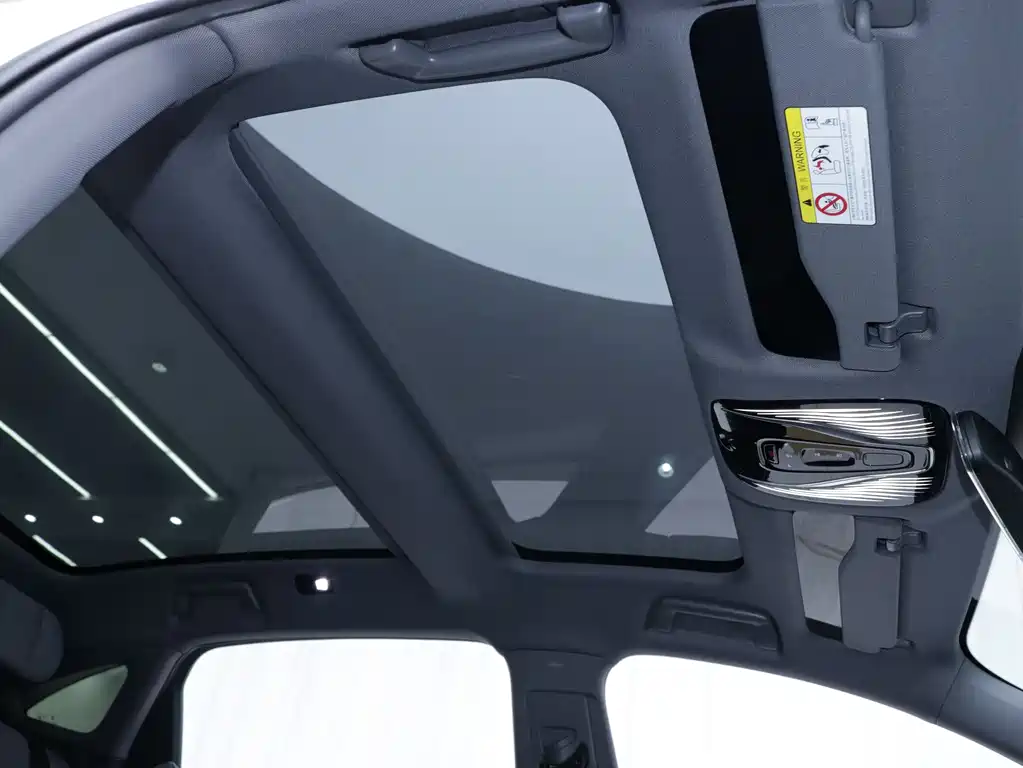 VOYAH LANTU CHASING LIGHT