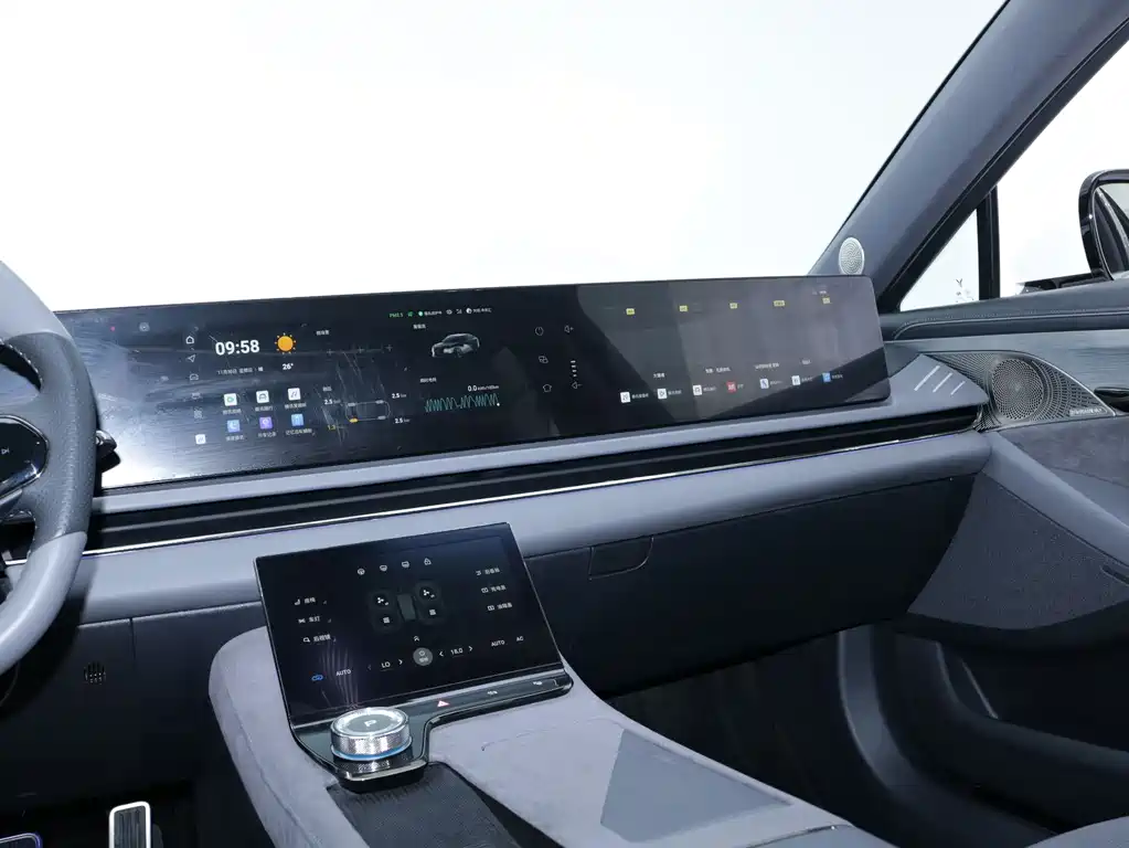 VOYAH LANTU CHASING LIGHT