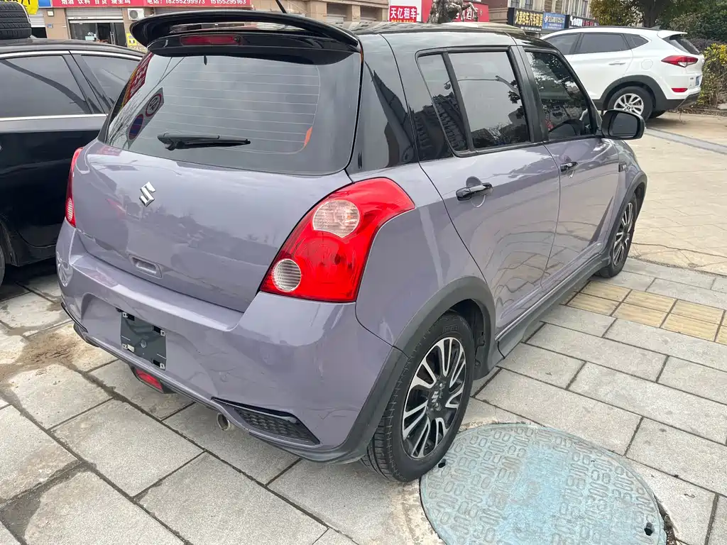 SUZUKI SWIFT