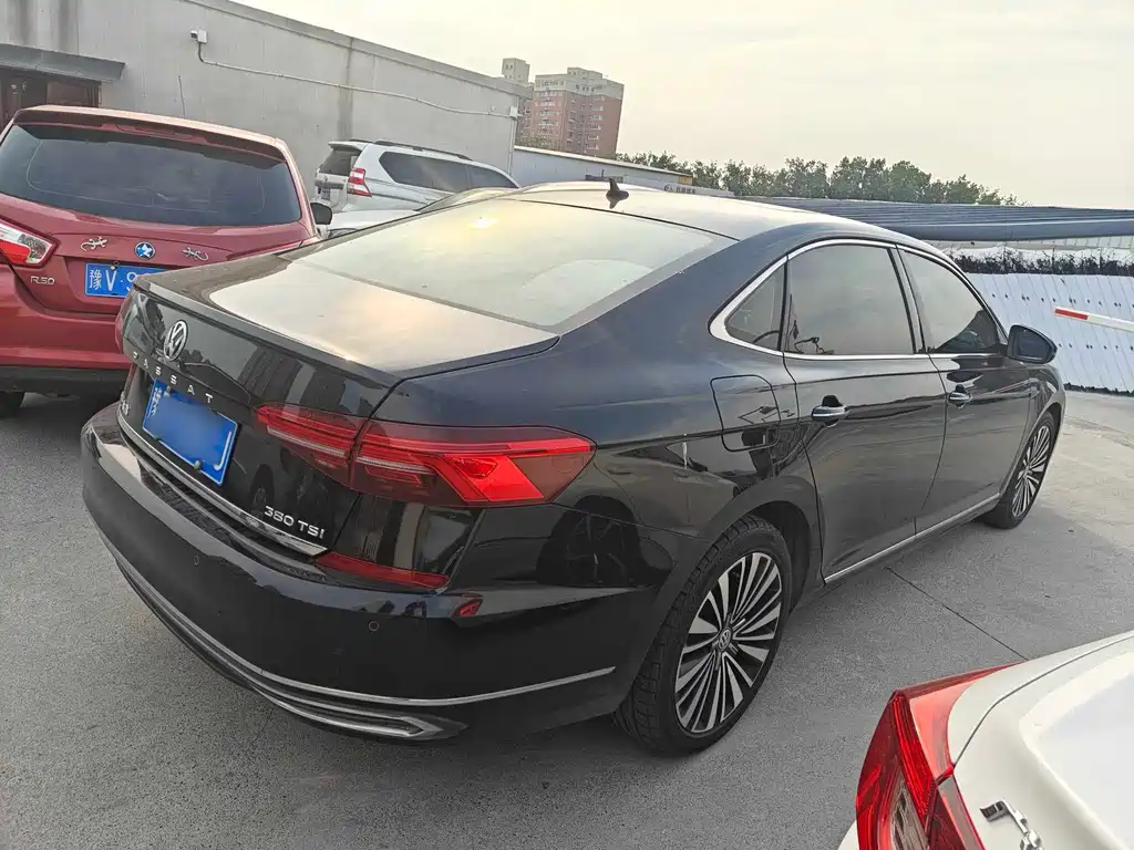 Volkswagen Passat 2019 380TSI Luxury VI