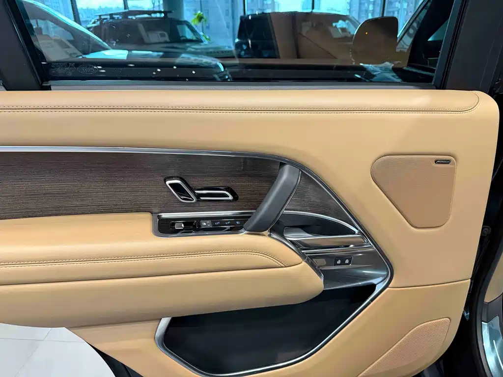 Land Rover Range Rover — миниатюра 14