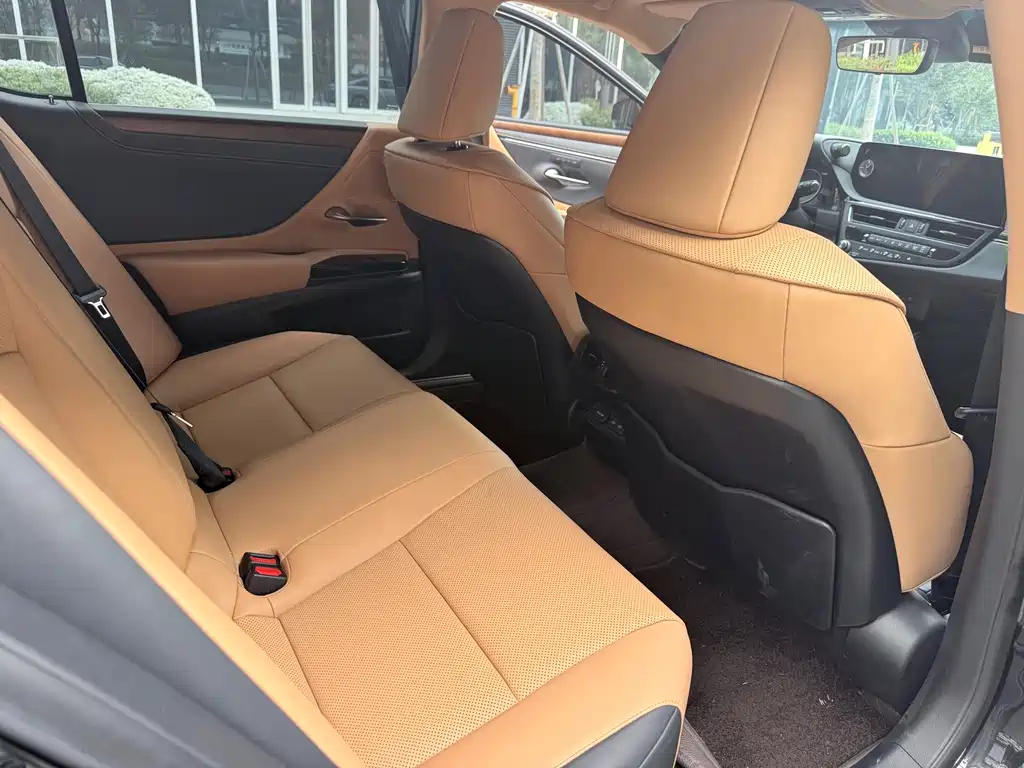 Lexus ES — миниатюра 7