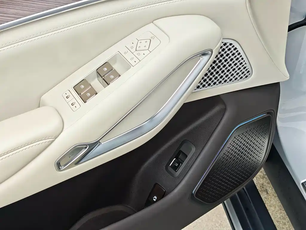 Denza D9 2025 DM-i Smart Drive 1020 Flagship