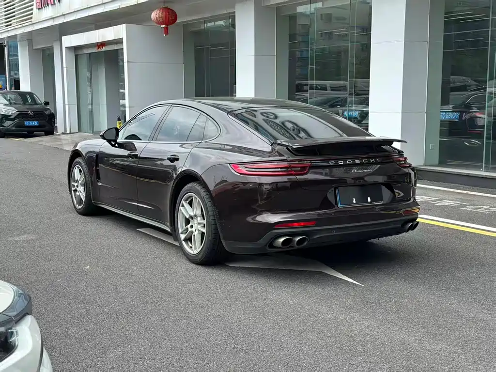 PORSCHE PANAMERA
