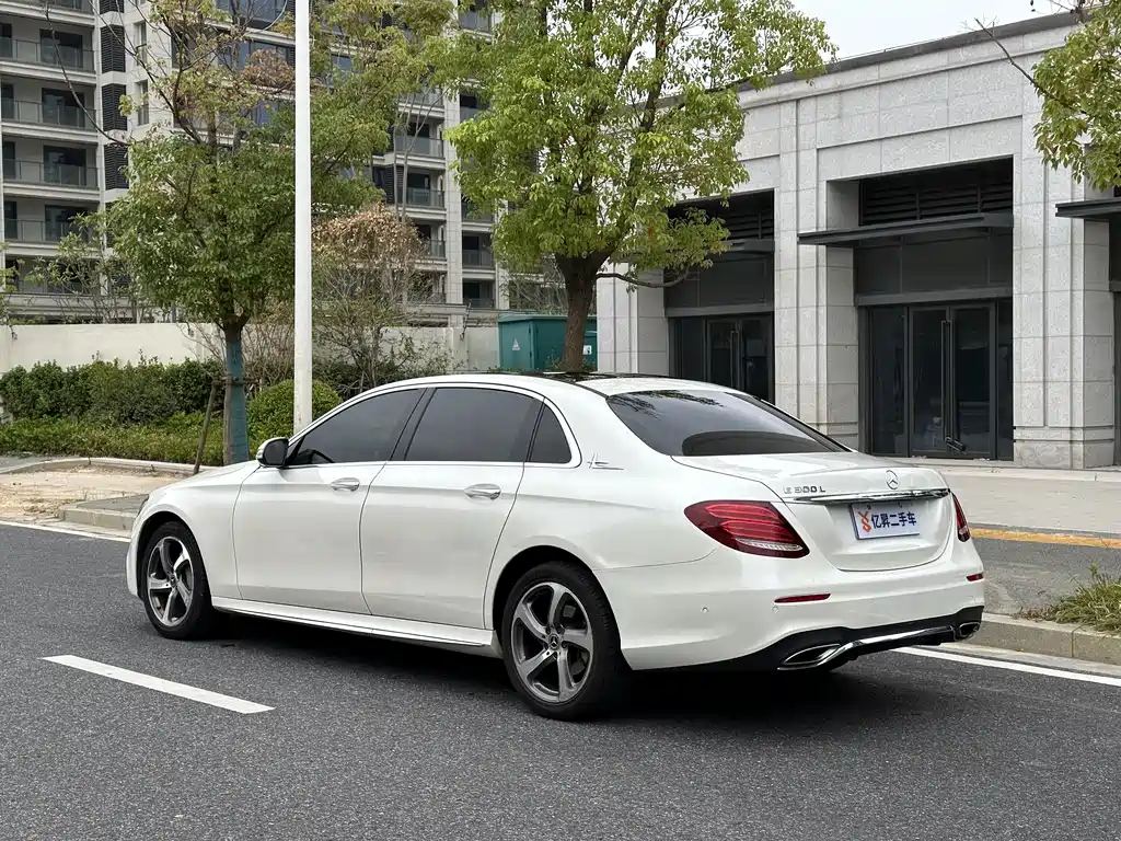 MERCEDES-BENZ E CLASS