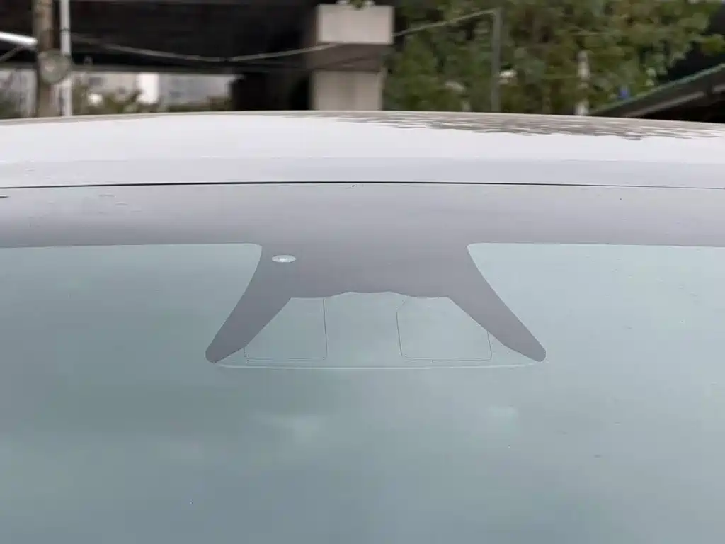 Tesla Model Y — миниатюра 17