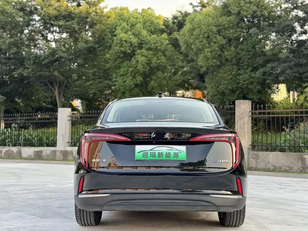 Hongqi E-QM5