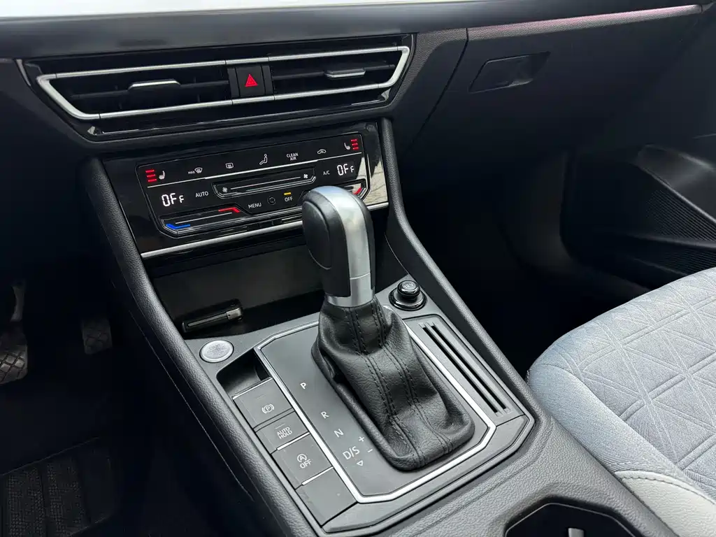 Volkswagen Lavida — миниатюра 11