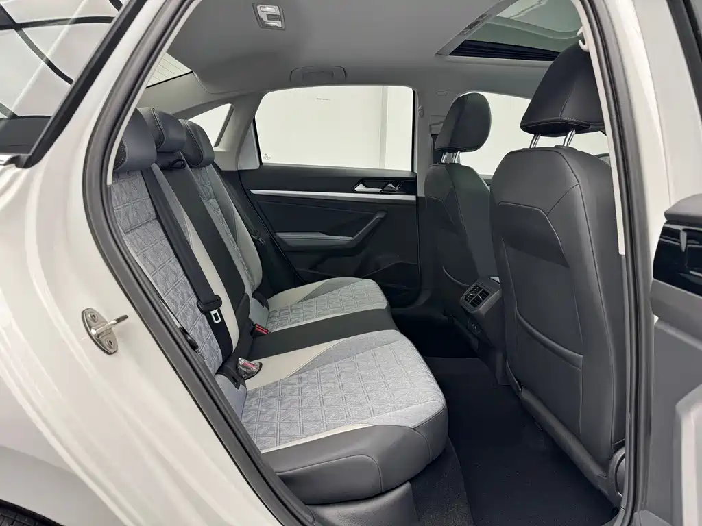 Volkswagen Lavida — миниатюра 13