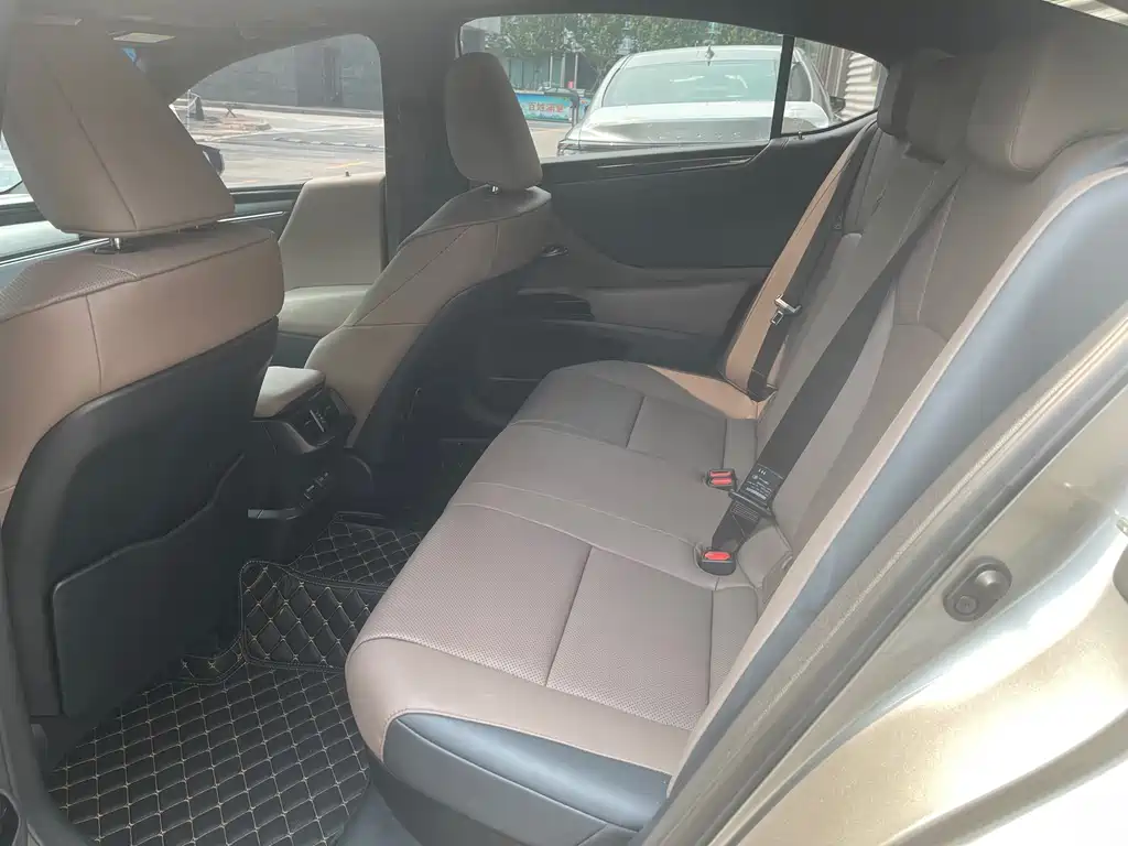 Lexus ES 2022 300h