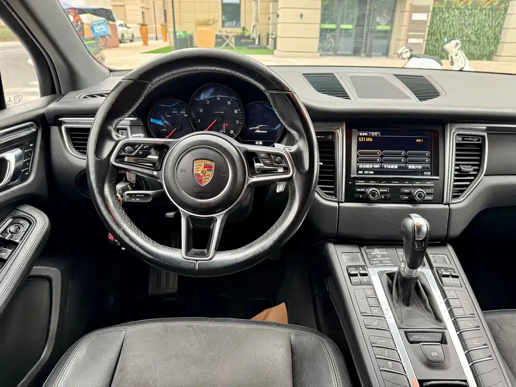 Porsche Macan — миниатюра 6
