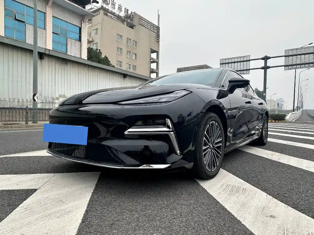 GEELY GALAXY GALAXY SPARKLE 8