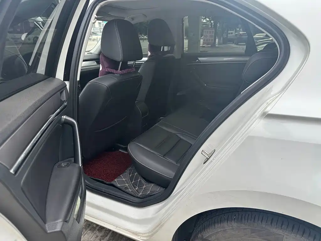 Volkswagen Bora — миниатюра 7