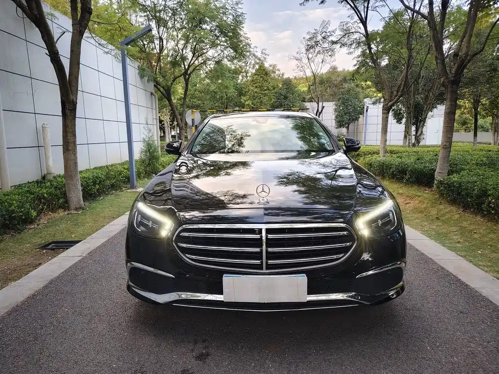 Mercedes-Benz E-Class — миниатюра 2