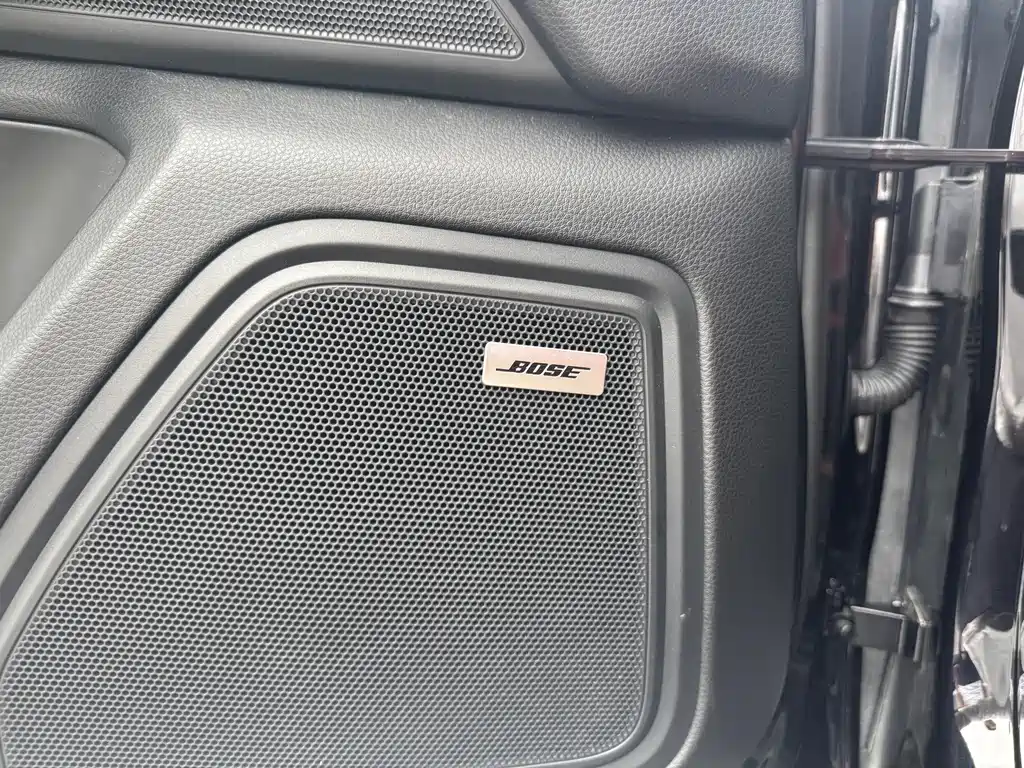 Porsche Macan — миниатюра 12