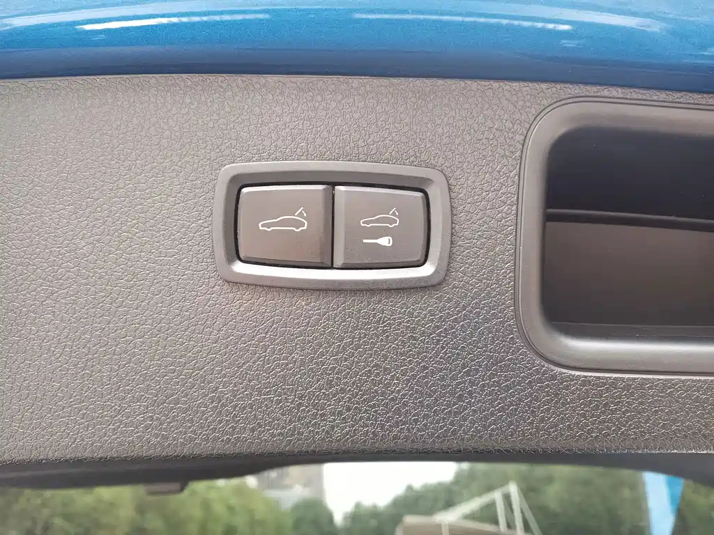 Porsche Macan — миниатюра 16