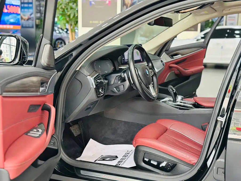BMW 5 Series — миниатюра 4