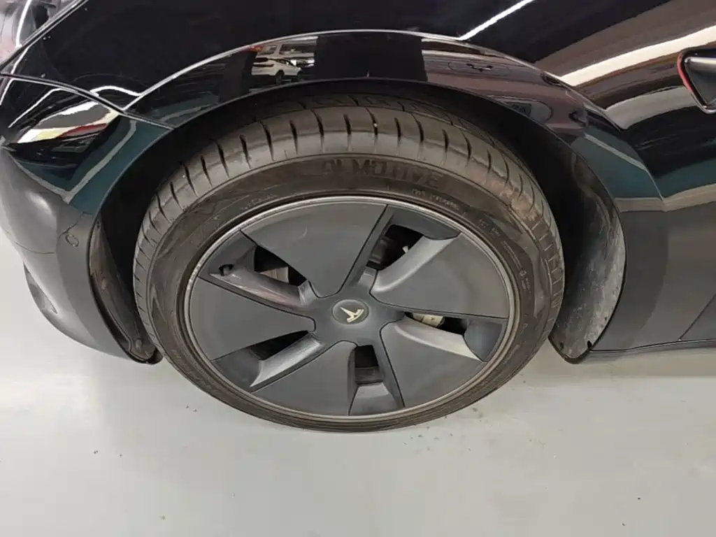 Tesla Model 3 — миниатюра 23