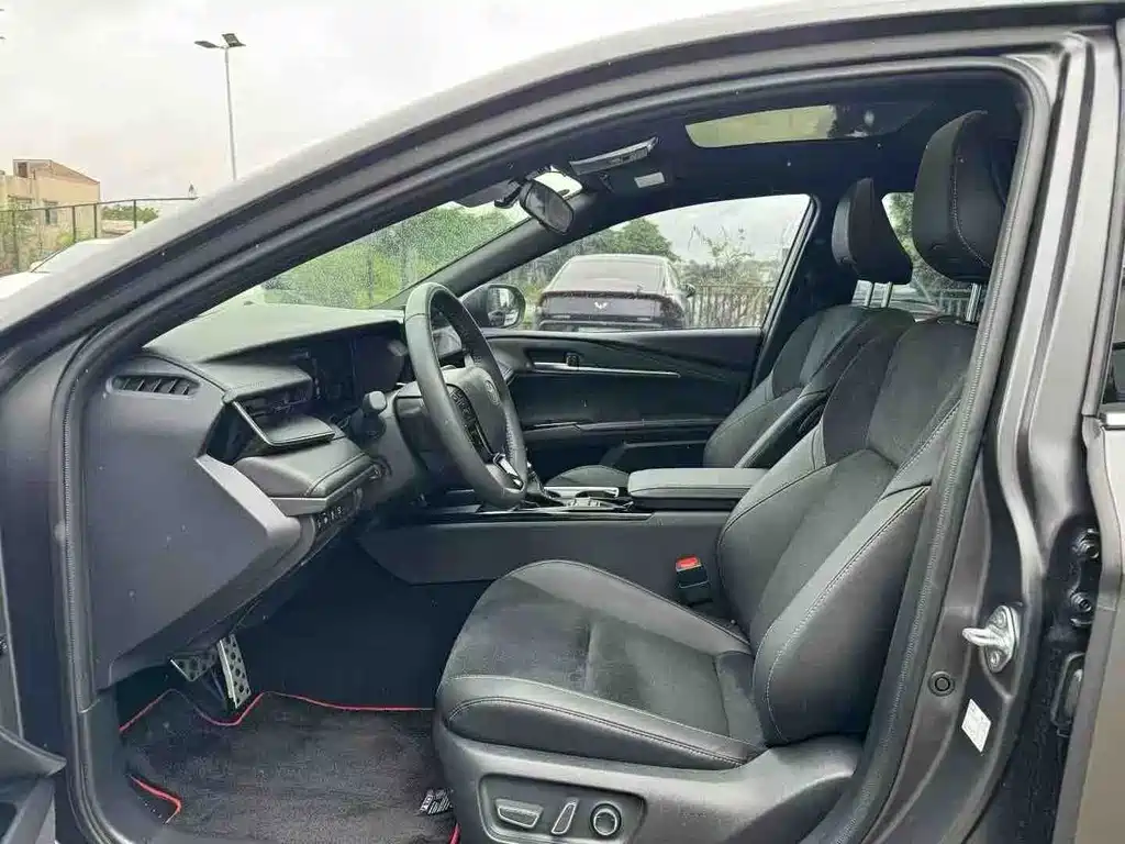 Toyota Camry 2026 2.0HSE