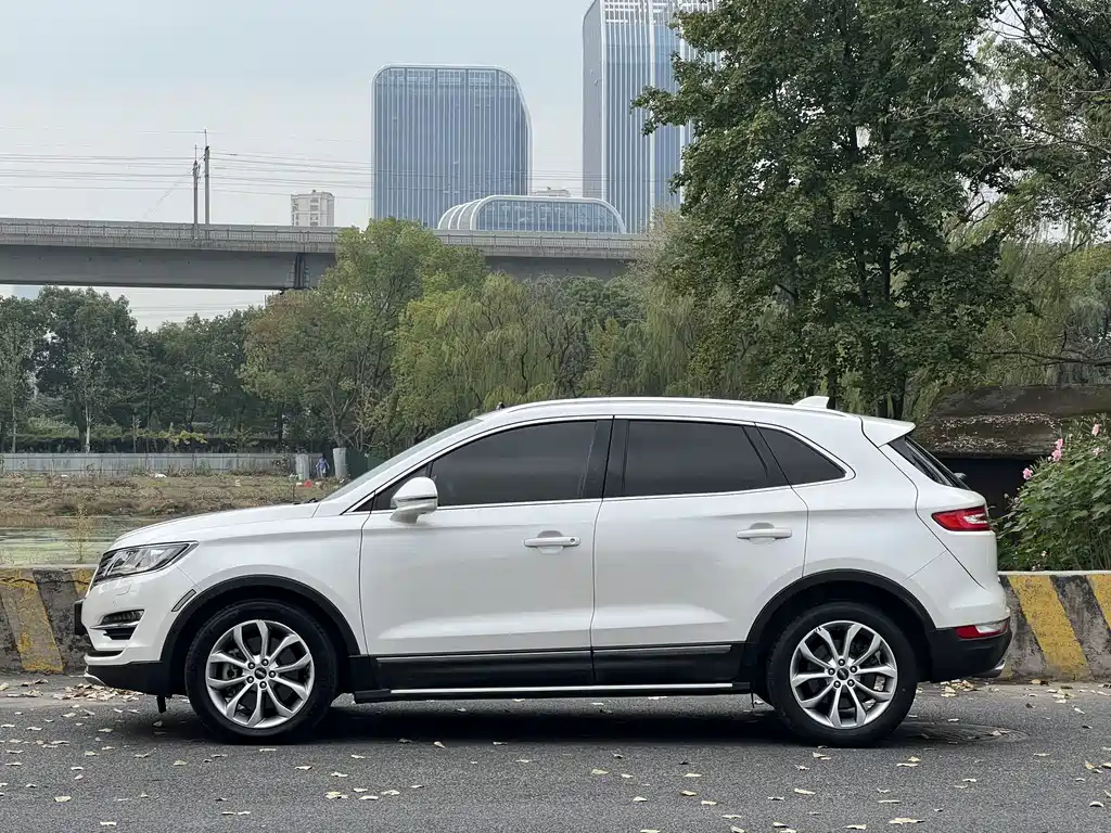 Lincoln MKC — миниатюра 7