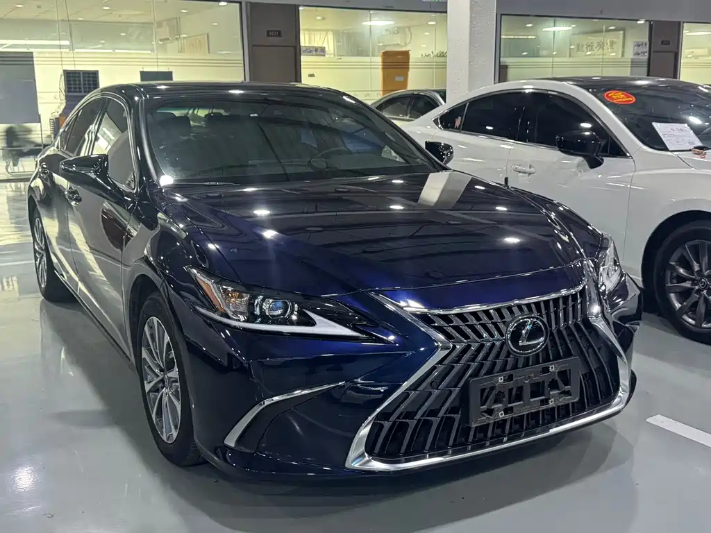 Lexus ES 2022 300h