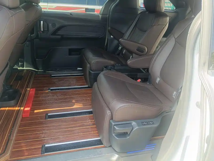 Toyota Sienna — миниатюра 11