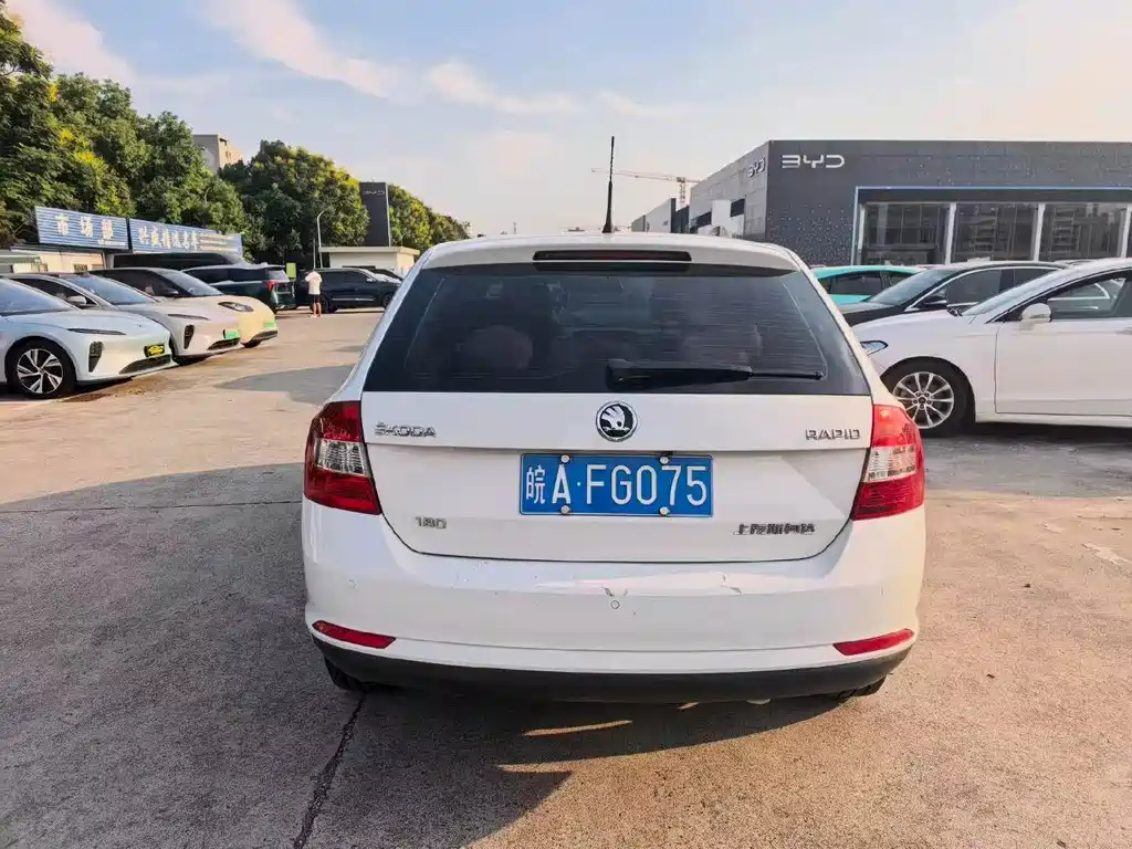 Skoda Rapid Spaceback — миниатюра 5