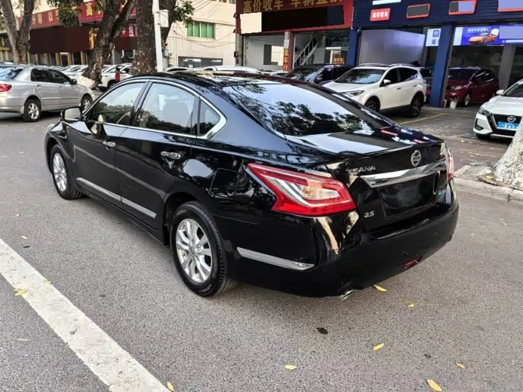 Nissan Altima 2013 2.5L XL-UpperNAVI Tech Luxury
