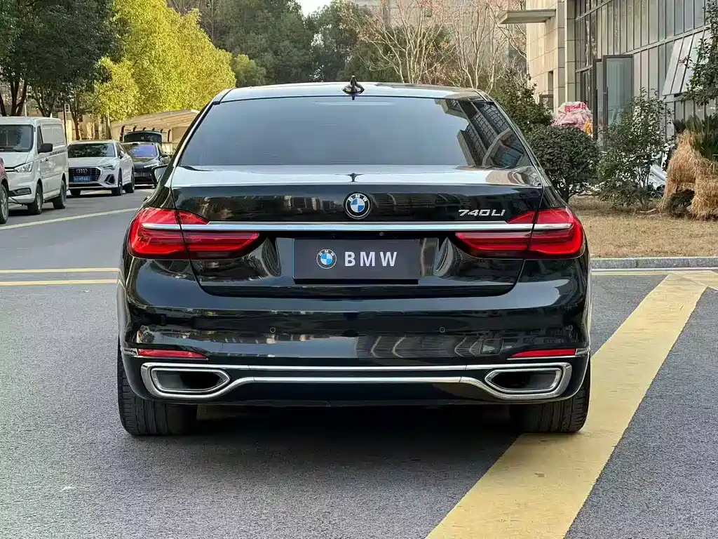 BMW 7 SERIES