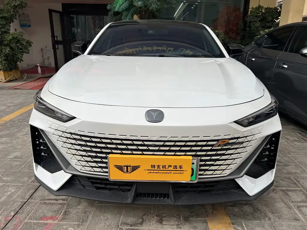 Changan UNI-V iDD — миниатюра 2