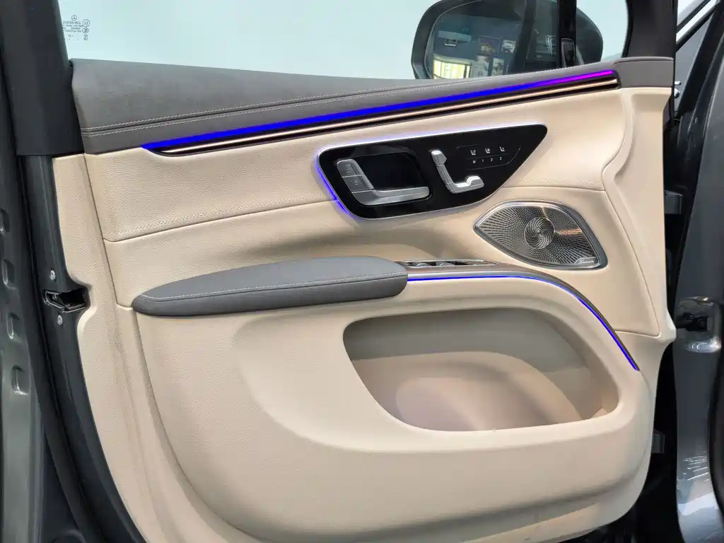 MERCEDES-BENZ EQS SUV