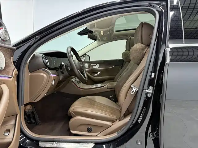 Mercedes-Benz E-Class — миниатюра 7