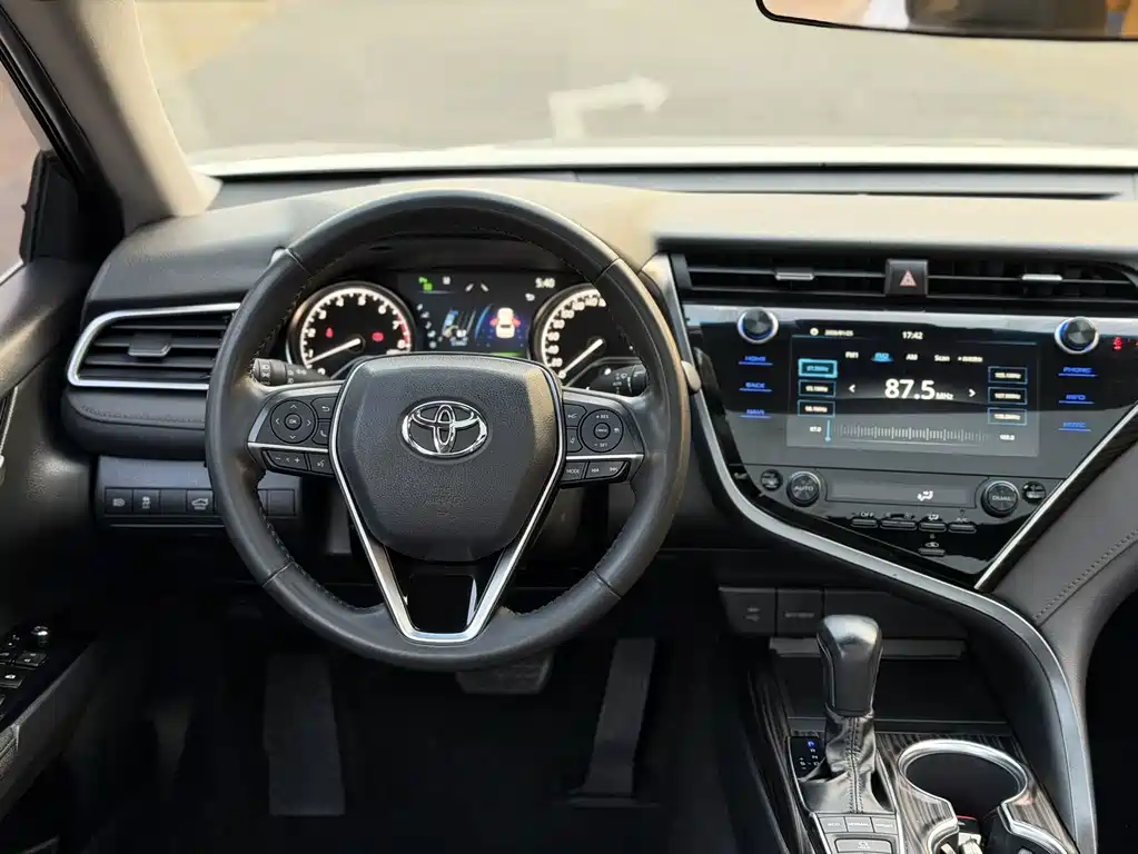Toyota Camry — миниатюра 7