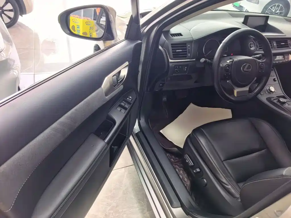 Lexus CT — миниатюра 16