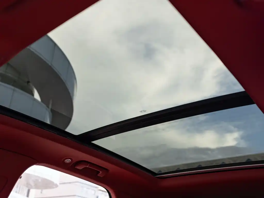 BENTLEY TIMYUE PLUG IN HYBRID