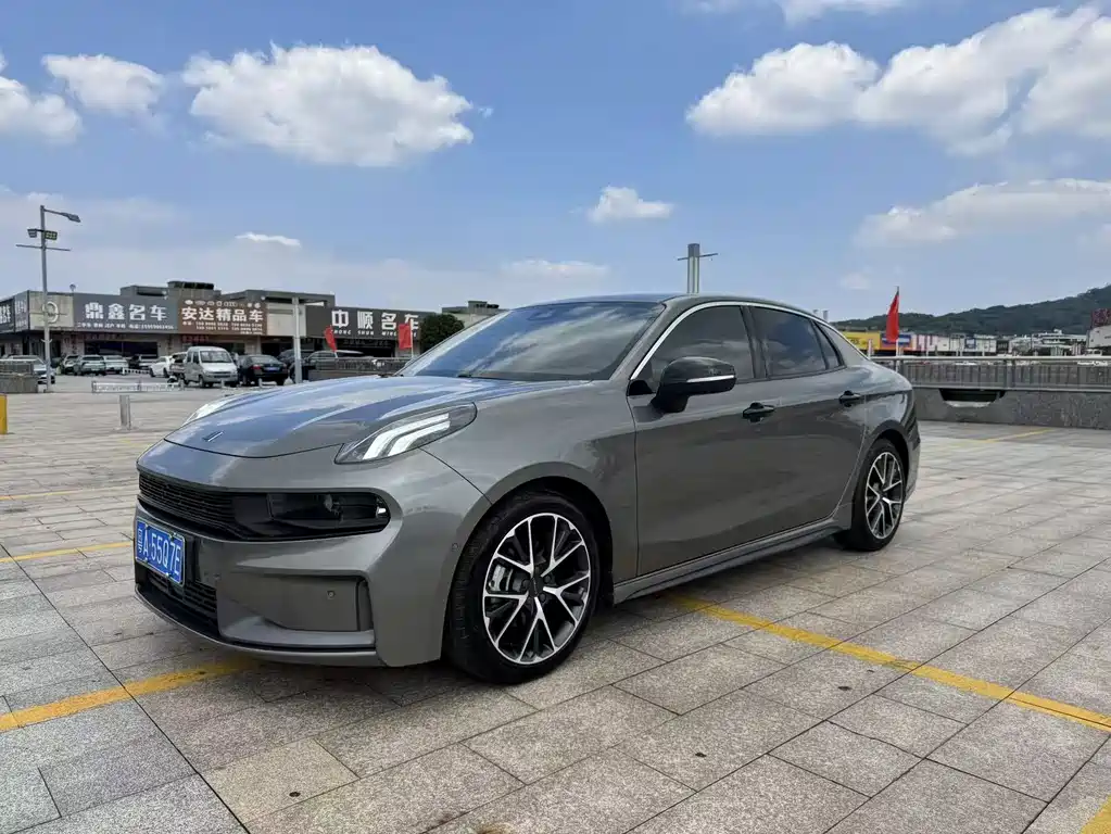 Lynk & Co 03