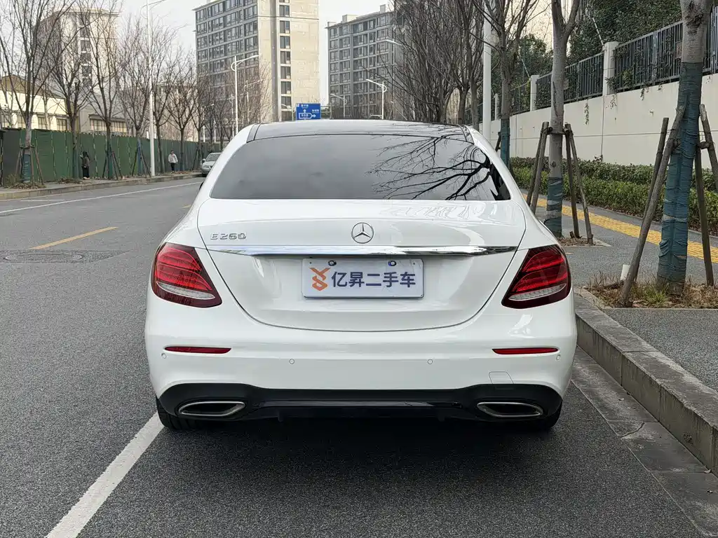 MERCEDES-BENZ E CLASS