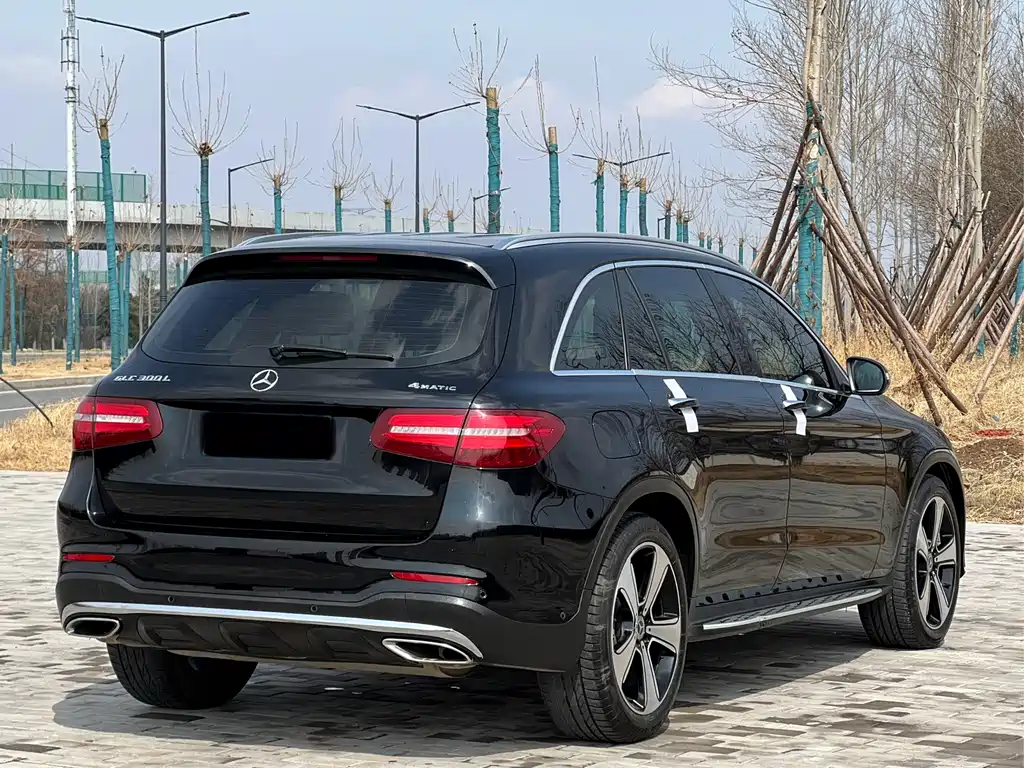 MERCEDES-BENZ GLC
