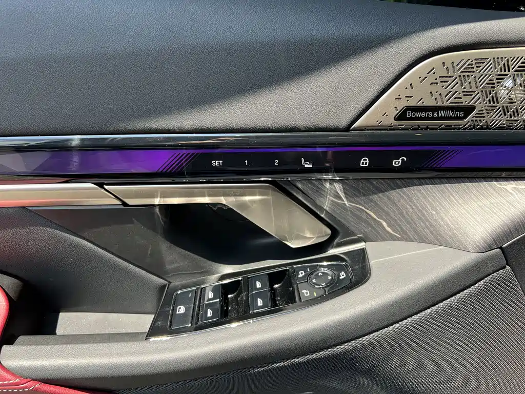 BMW 5 Series — миниатюра 11