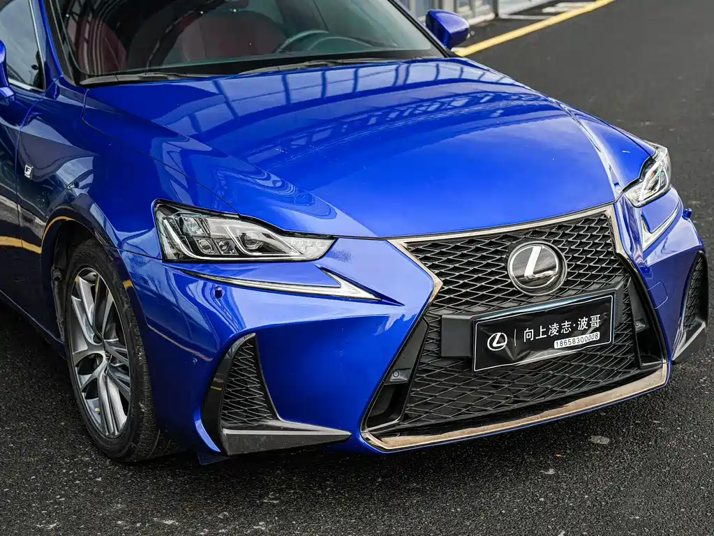 LEXUS IS